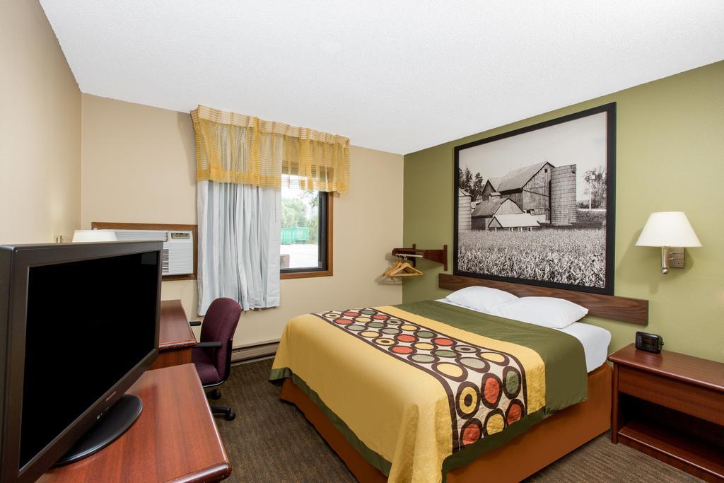 Super 8 By Wyndham Fairmont Hotel Ngoại thất bức ảnh